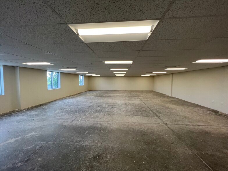 More Photos Of 8565 W 44th Ave, Hialeah Warehouse For Lease