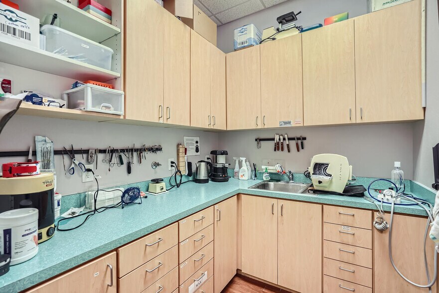 More Photos Of 8202 N Loop 1604 W, San Antonio General Retail For Sale