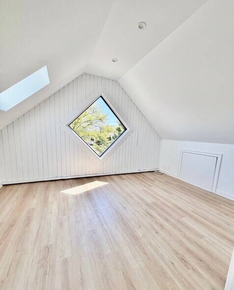 More Photos Of 31 Saint Roch Ave, Greenwich Office Residential For Lease