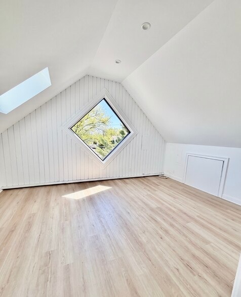 More Photos Of 31 Saint Roch Ave, Greenwich Office Residential For Lease