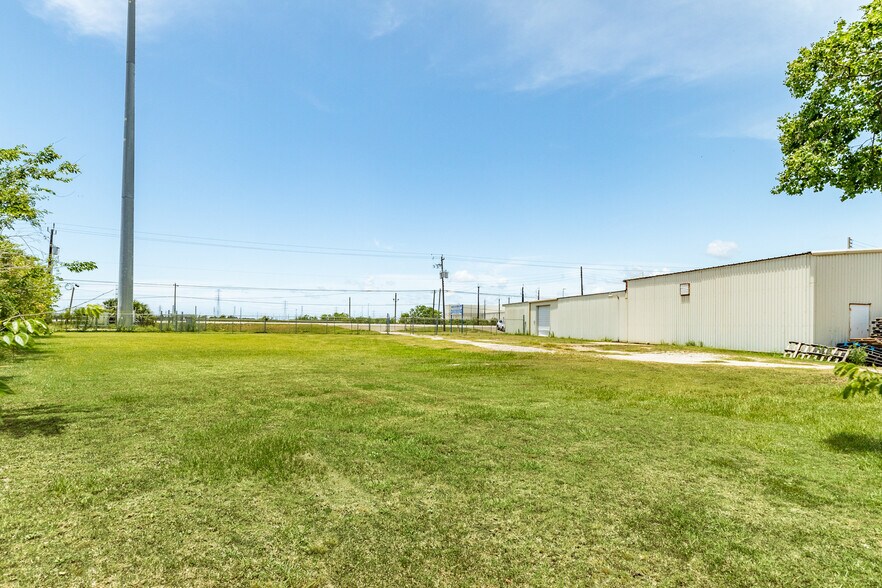 More Photos Of 6322 E Highway 332, Freeport Warehouse For Sale