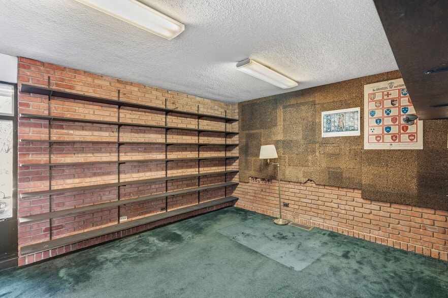 More Photos Of 8450 N Shermer Rd, Niles Religious Facility For Sale