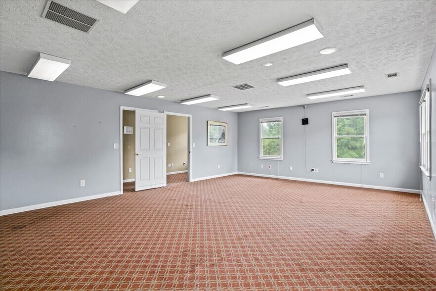 More Photos Of 883 Commerce Dr SW, Conyers Office For Sale