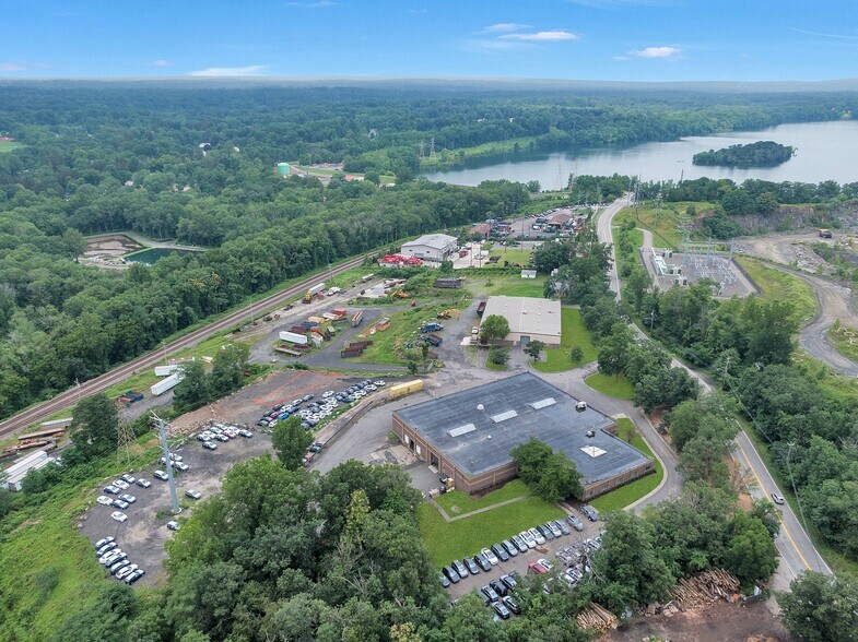 More Photos Of 50 Snake Hill Rd, West Nyack Warehouse For Lease