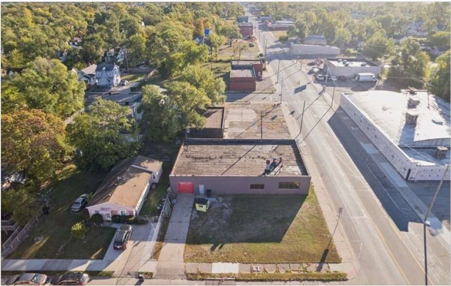 More Photos Of 8140 Fenkell Ave, Detroit Auto Repair For Sale