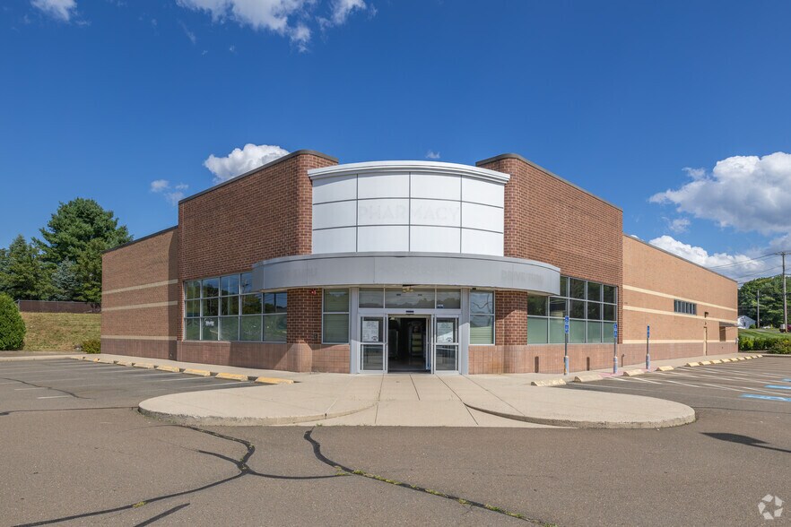 More Photos Of 645 Foxon Rd, East Haven Storefront For Lease