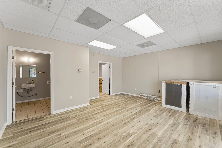 More Photos Of 6126 Thomas Dr, Panama City Self Storage For Sale