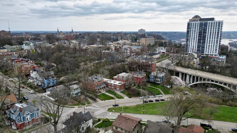 More Photos Of 2150 Alpine Pl, Cincinnati Office Residential For Lease