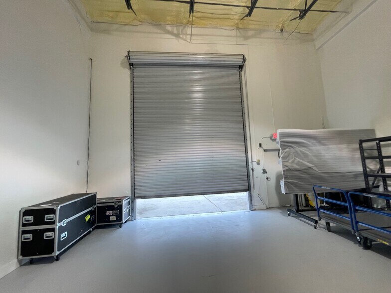 More Photos Of 6457 Hazeltine National Dr, Orlando Warehouse For Sale