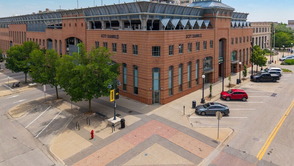 Primary Photo Of 2-14 S Linn St, Iowa City Office For Lease