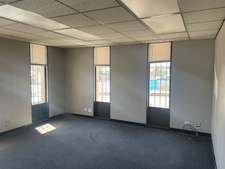 More Photos Of 1331 W Maple Ave, Denver Manufacturing For Lease