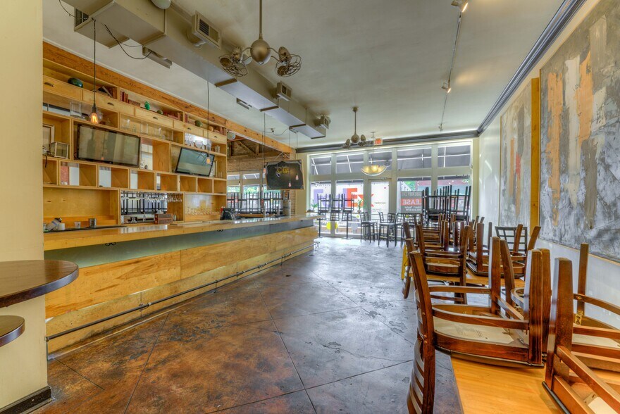 More Photos Of 940-942 S Cooper St, Memphis Storefront For Lease