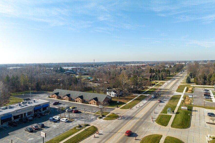More Photos Of 16638-16664 Fifteen Mile Rd, Fraser Medical For Lease