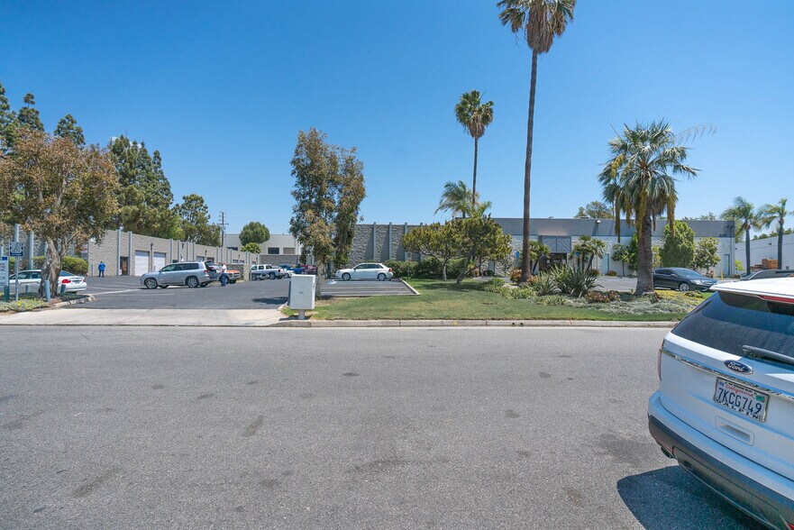 More Photos Of 2280 Shasta Way, Simi Valley Warehouse For Lease