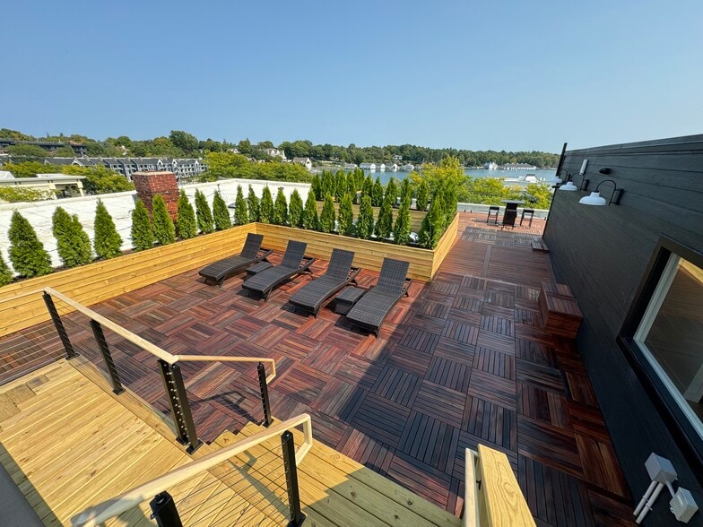 More Photos Of 211 Bridge St, Charlevoix Office For Sale