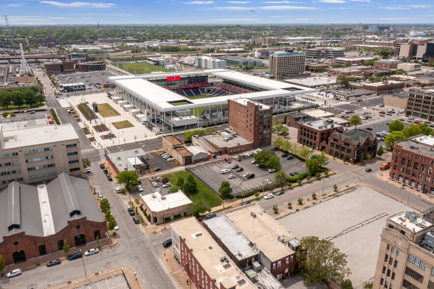 More Photos Of 2007-2009 Locust St, Saint Louis Storefront Retail Residential For Lease