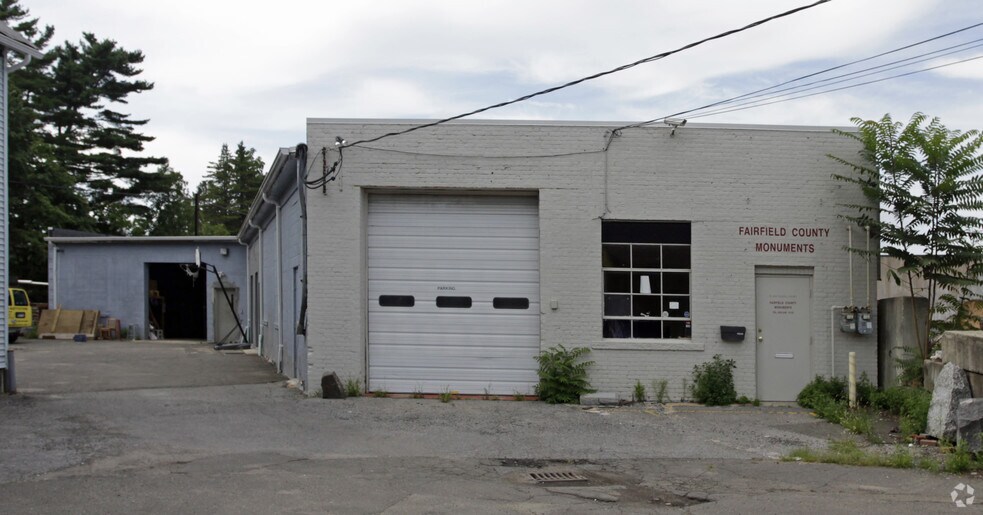 Primary Photo Of 8 Van Tassell Ct, Norwalk Warehouse For Lease