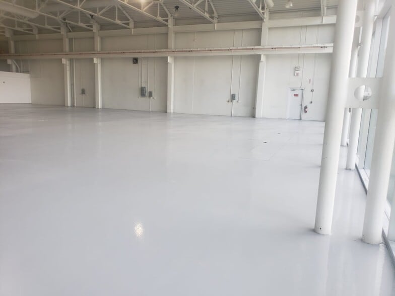 More Photos Of 265 Spring Lake Dr, Itasca Showroom For Lease