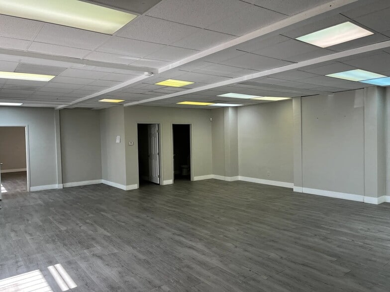 More Photos Of 7509 N 35th Ave, Phoenix Medical For Lease