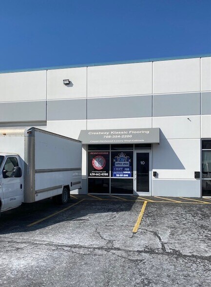 More Photos Of 6880 River Rd, Hodgkins Distribution For Lease