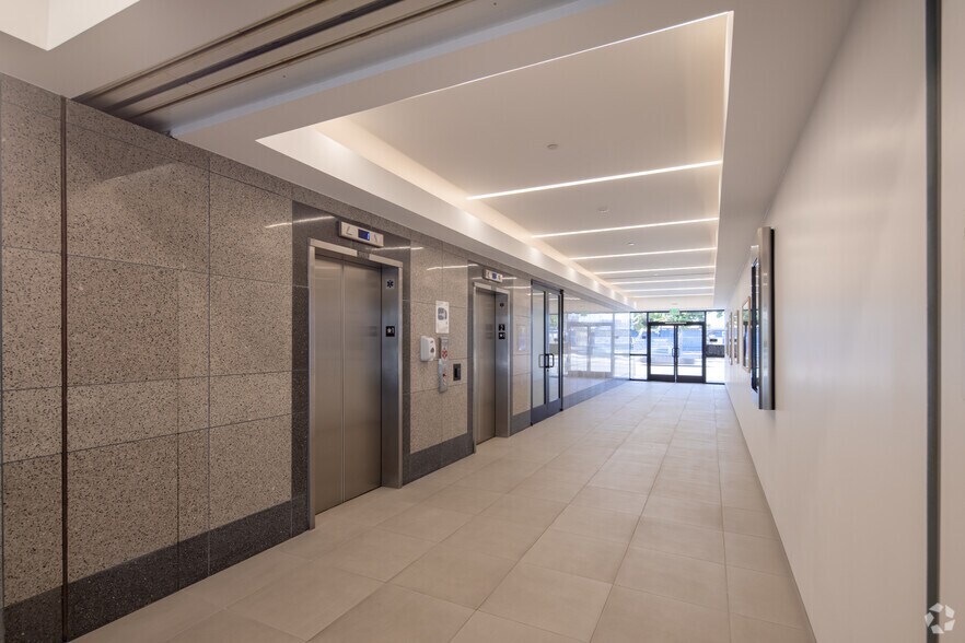 More Photos Of 6345 Balboa Blvd, Encino Unknown For Lease