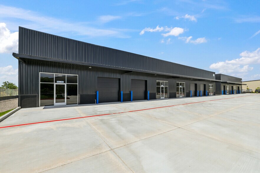 More Photos Of 1100 E Whitewing Ave, McAllen Light Distribution For Lease