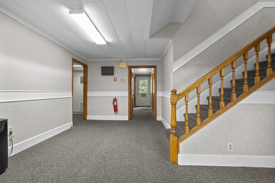 More Photos Of 80 W Avon Rd, Avon Medical For Sale