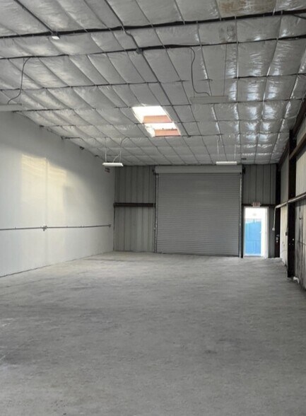 More Photos Of 8911-8919 N Fork Dr, North Fort Myers Warehouse For Lease