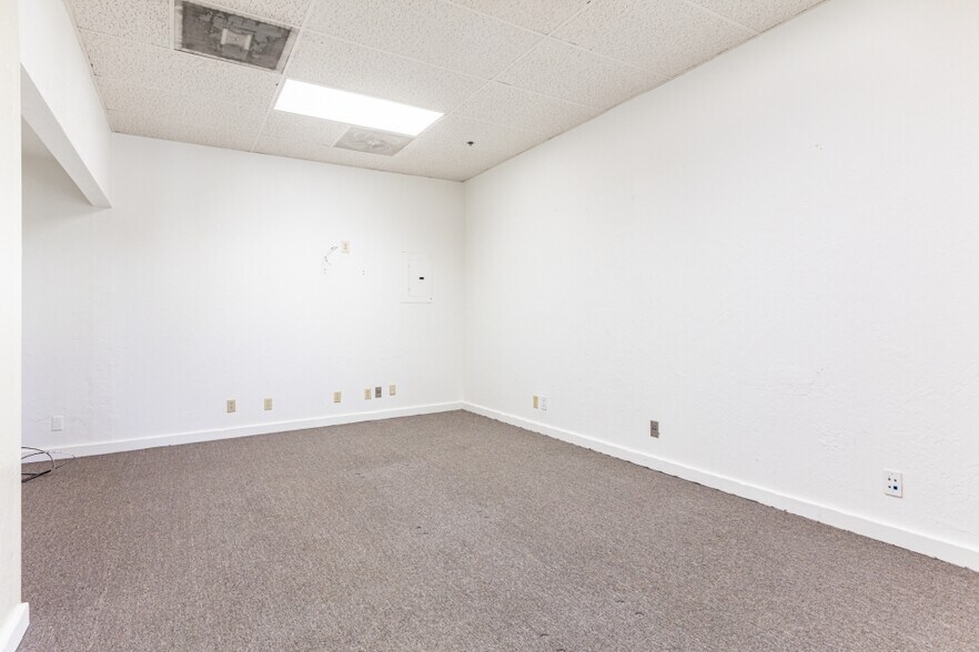 More Photos Of 1821 Sidewinder Dr, Park City Storefront Retail Office For Sale