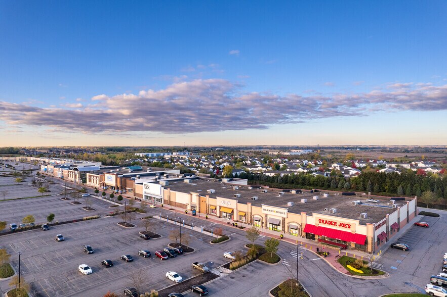 More Photos Of 1800-2124 S Randall Rd, Algonquin Storefront For Lease