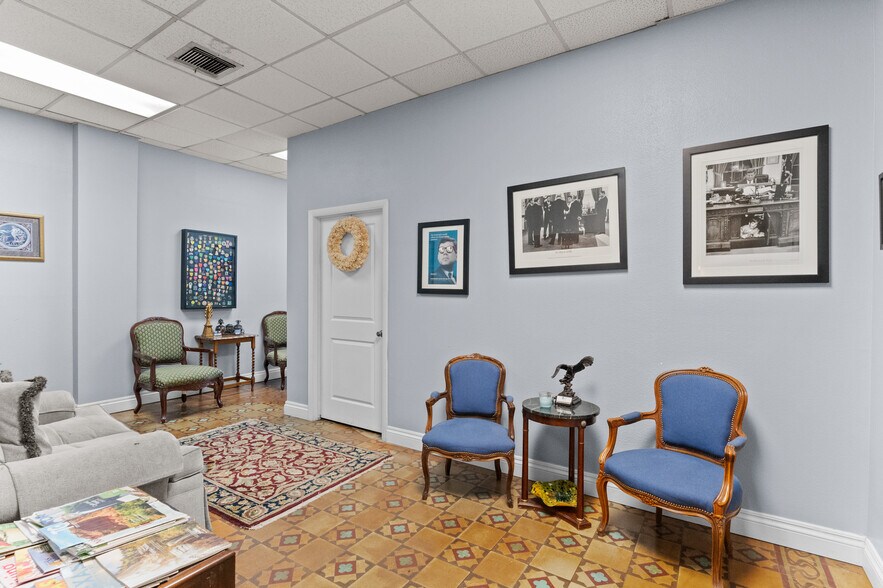 More Photos Of 425-427 S Saint Marys St, San Antonio Storefront Retail Office For Sale