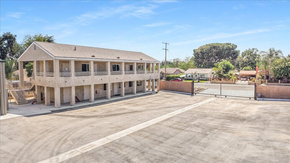 More Photos Of 11185 Roswell Ave, Pomona Warehouse For Lease
