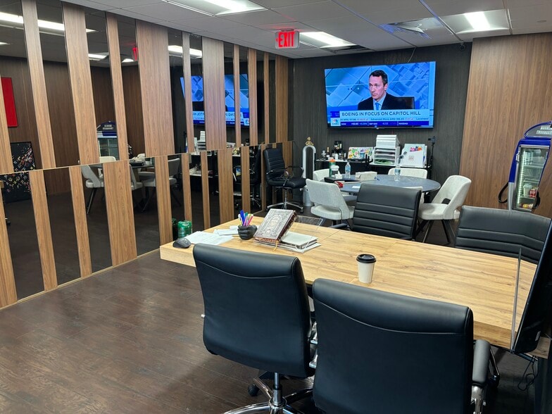 More Photos Of 2875 NE 191st St, Aventura Coworking Space