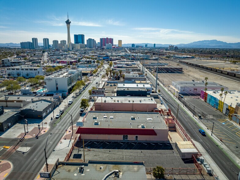 More Photos Of 900 S Main St, Las Vegas Office For Lease