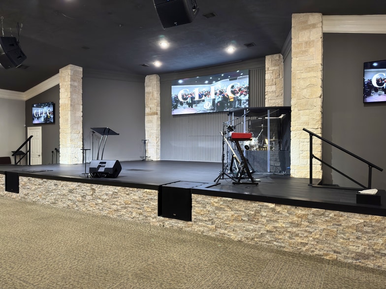 More Photos Of 618 Baca St, Houston Religious Facility For Sale