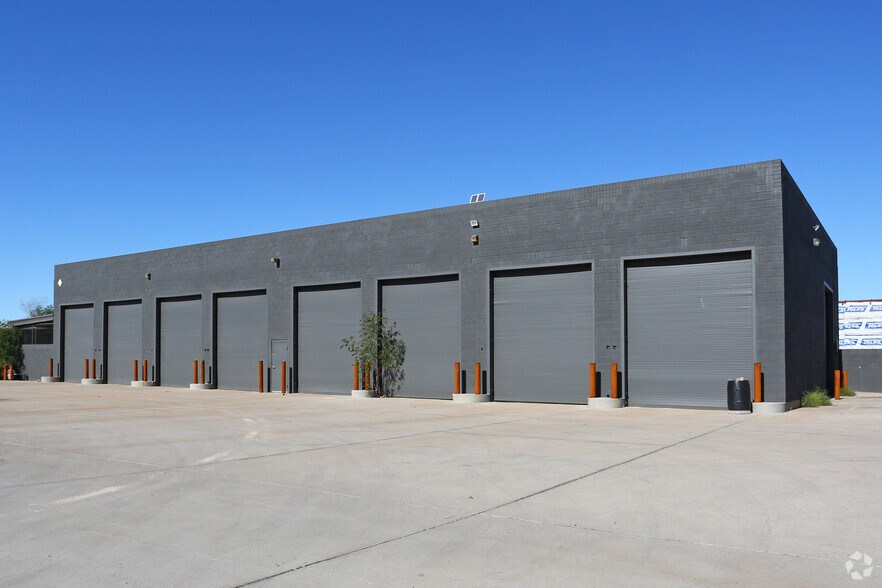 More Photos Of 254 W Broadway Rd, Mesa Distribution For Lease