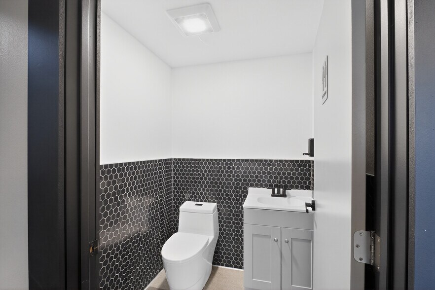 More Photos Of 4125 Market St, Ventura Light Manufacturing For Sale