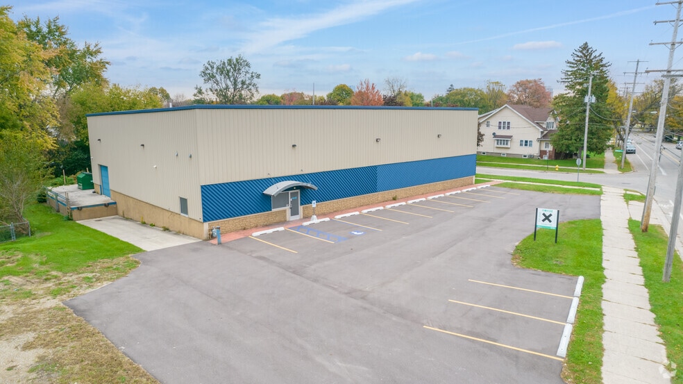 More Photos Of 1101 SW Butterworth St, Grand Rapids Warehouse For Lease