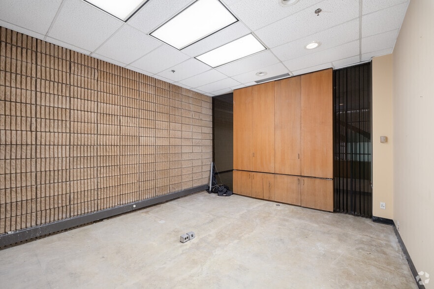 More Photos Of 500 Corporate Dr, Mahwah Flex For Sale