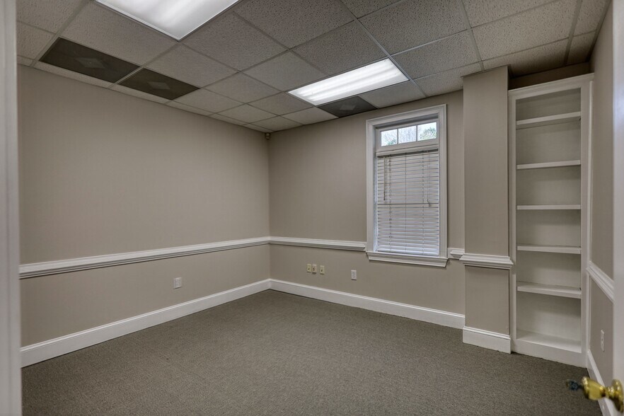 More Photos Of 1229 Royal Dr, Conyers Office For Sale
