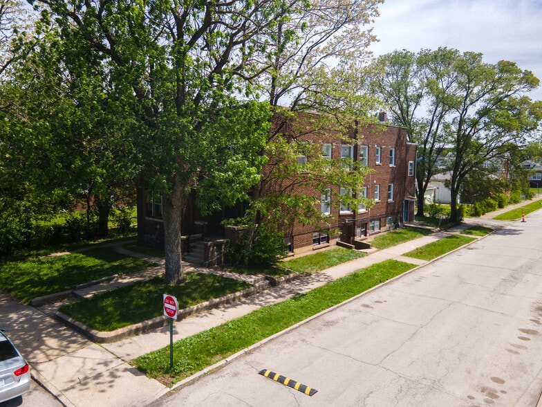 More Photos Of 11 157th St, Calumet City Apartments For Sale