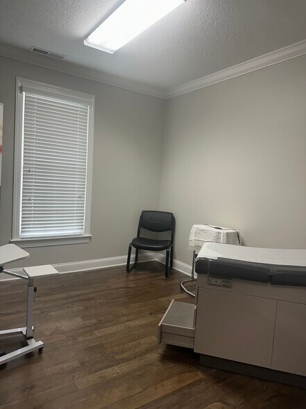 More Photos Of 609 Executive Plz, Fayetteville Medical For Sale