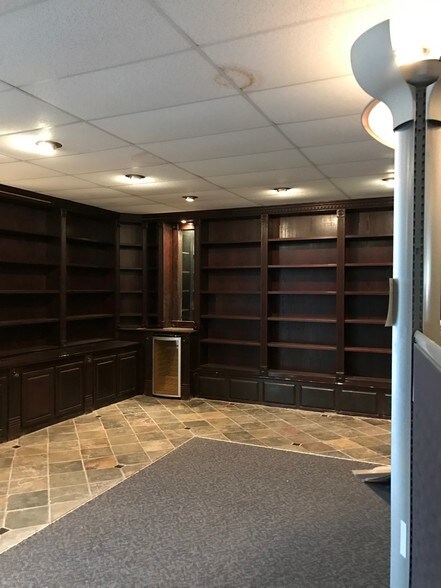 More Photos Of 2545 S 11th St, Niles Storefront Retail Office For Sale
