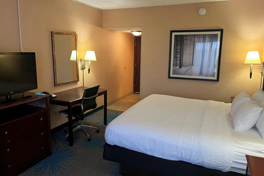 More Photos Of 2211 London Rd, Duluth Hotel For Sale