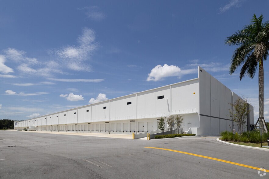 More Photos Of 4700 NW 135th St, Opa Locka Warehouse For Lease