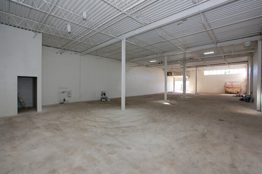 More Photos Of 51 Comstock Rd, Toronto Warehouse For Lease