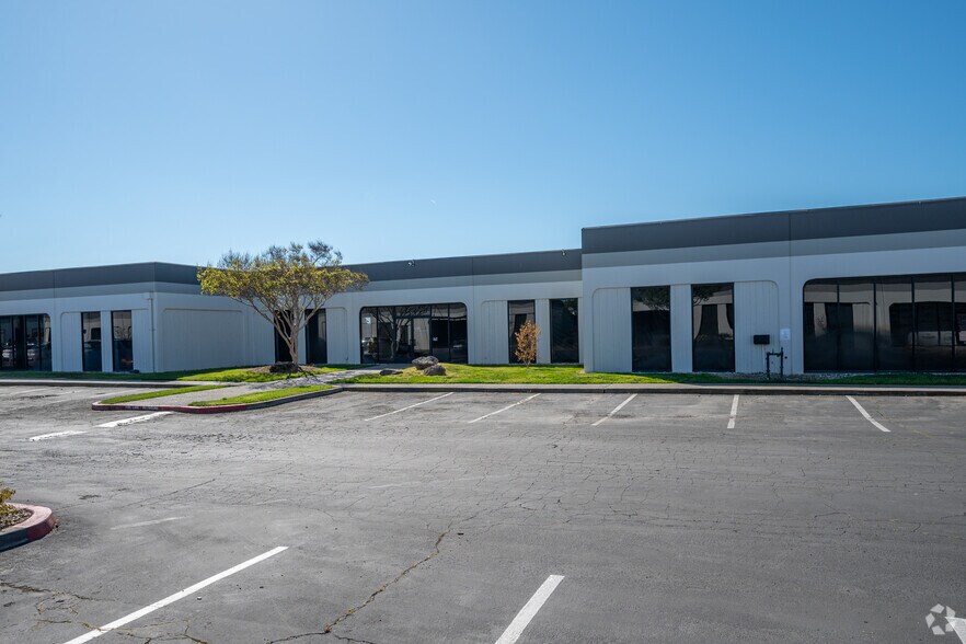 More Photos Of 7000 Franklin Blvd, Sacramento Distribution For Lease