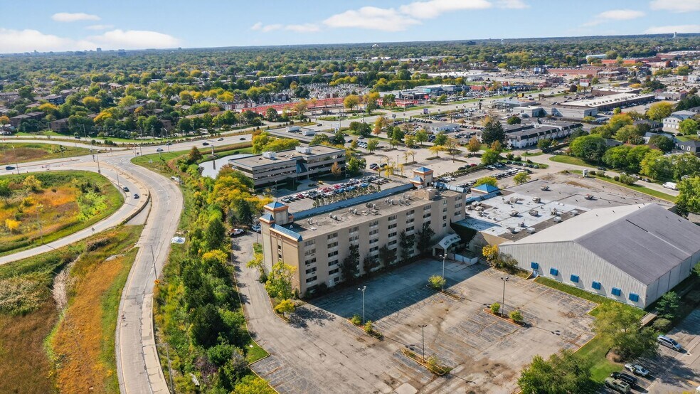 More Photos Of 1550 E Dundee Rd, Palatine Hotel For Sale