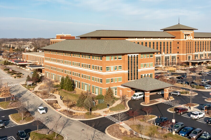 Primary Photo Of 133 E Brush Hill Rd, Elmhurst Medical For Lease