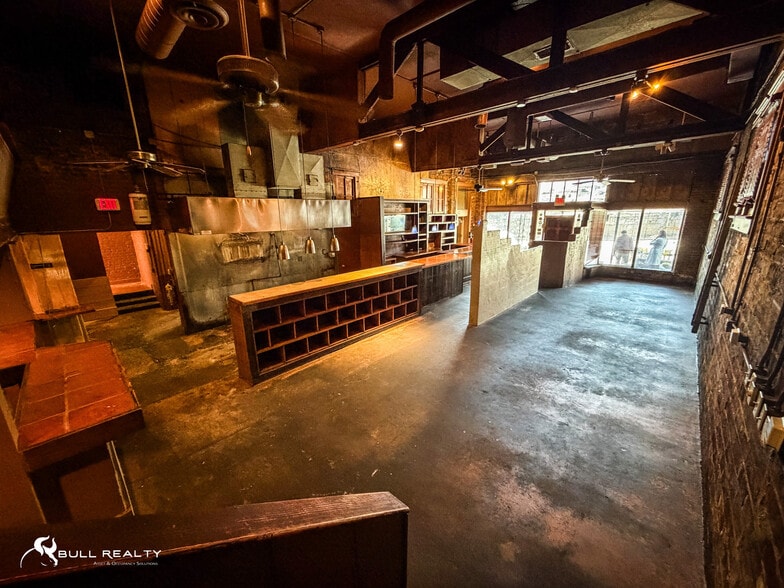 More Photos Of 242 SE Boulevard, Atlanta Restaurant For Sale